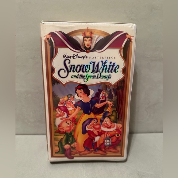 WALT DISNEY'S MASTERPIECE SNOW WHITE AND THE SEVEN DWARFS VHS 1994 PREOWNED - Picture 1 of 3